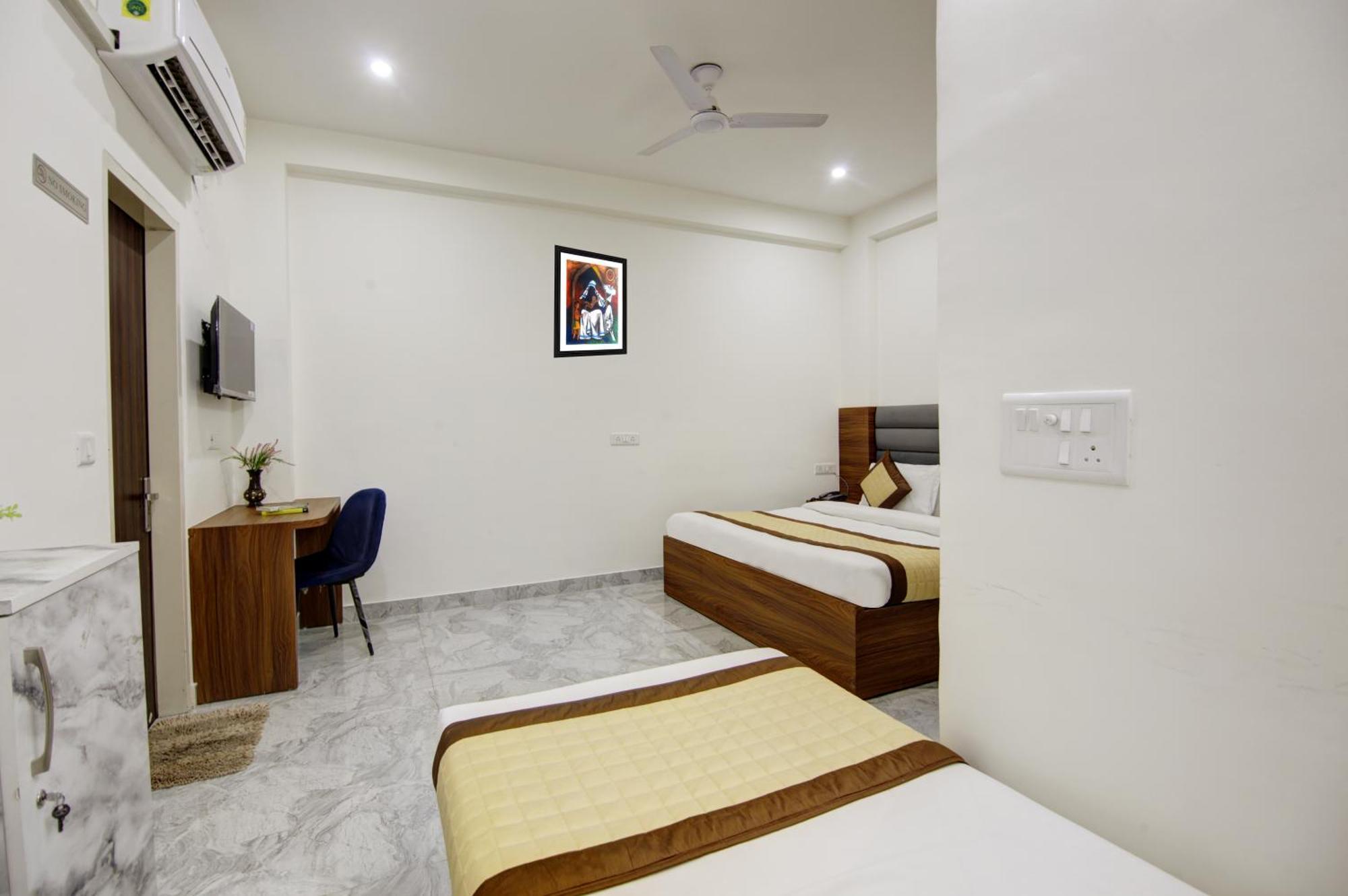 Hotel S B Inn - Near New Delhi Railway Station Paharganj Exterior photo