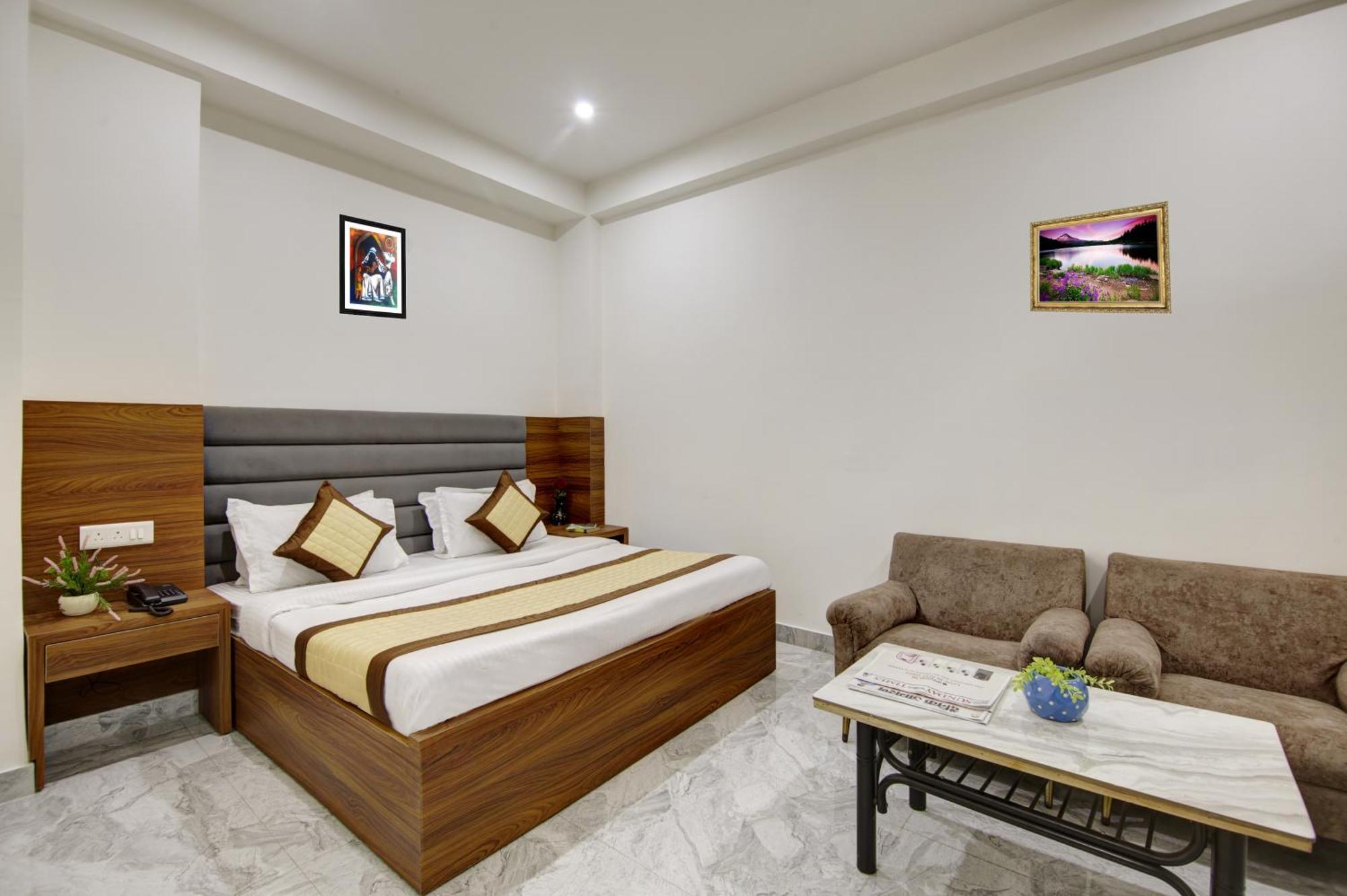 Hotel S B Inn - Near New Delhi Railway Station Paharganj Exterior photo