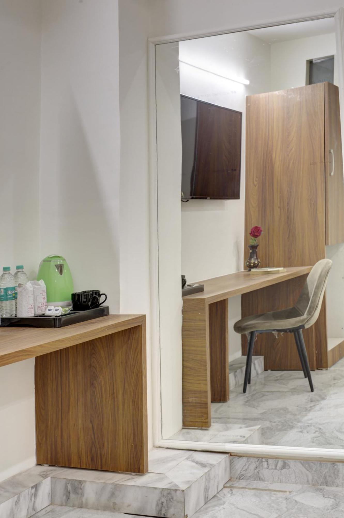 Hotel S B Inn - Near New Delhi Railway Station Paharganj Exterior photo