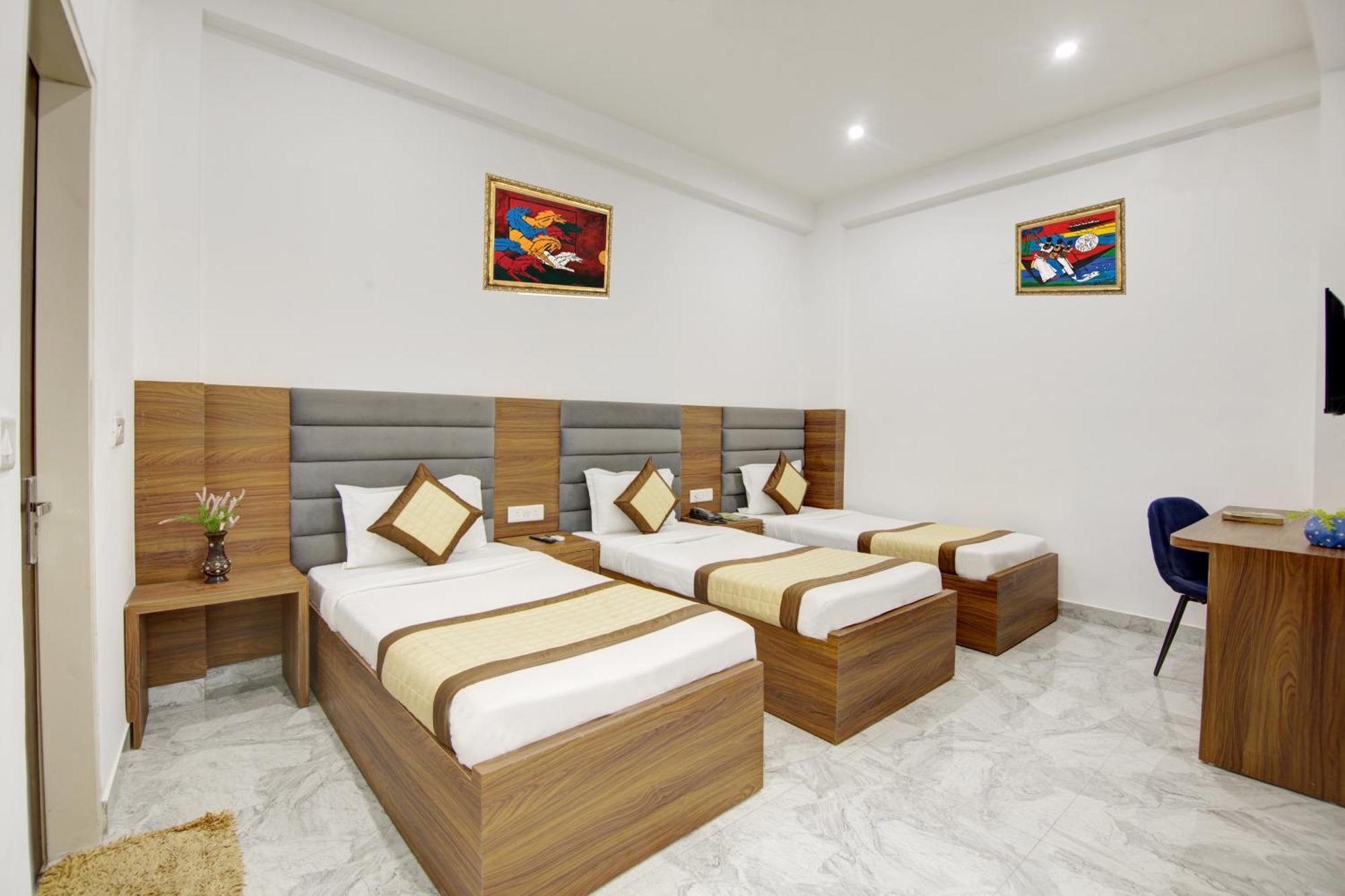 Hotel S B Inn - Near New Delhi Railway Station Paharganj Exterior photo